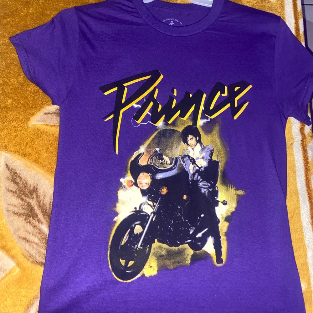 Men’s small purple rain t-shirt